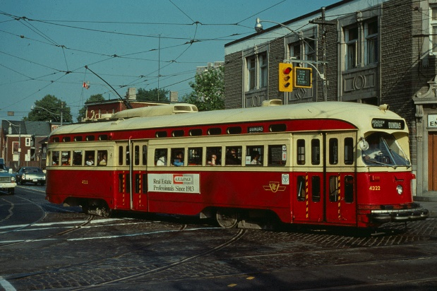 تصویر همراه نوشتهٔ پروژه Eglinton Crosstown LRT چالش و مزیت